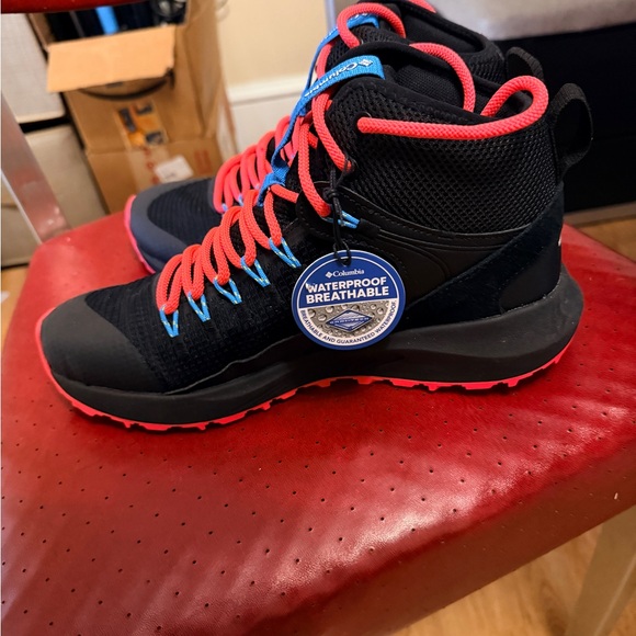 Columbia Women's Trailstorm Mid Waterproof Hiking Shoe - Picture 3 of 7